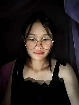 Snapshot of saronla_03 chatting on October 29, 8:27 am saronla 03 online show from October 29, 8:27 am