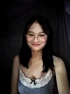 Snapshot of saronla_03 chatting on November 9, 1:42 pm saronla 03 online show from November 9, 1:42 pm