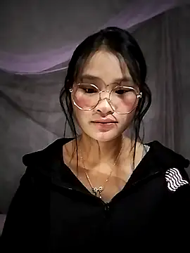 Snapshot of saronla_03 chatting on December 4, 7:17 am saronla 03 online show from December 4, 7:17 am