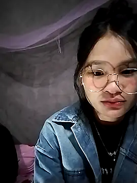 Snapshot of saronla_03 chatting on December 5, 1:58 am saronla 03 online show from December 5, 1:58 am