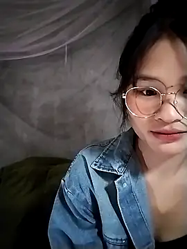 Snapshot of saronla_03 chatting on December 20, 2:07 am saronla 03 online show from December 20, 2:07 am