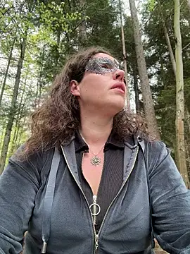 Nadja Noir online show from April 19, 12:15 pm