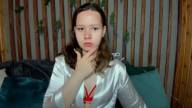 Snapshot of Laura_Ellinss chatting on September 13, 1:38 am Laura Ellinss online show from September 13, 1:38 am