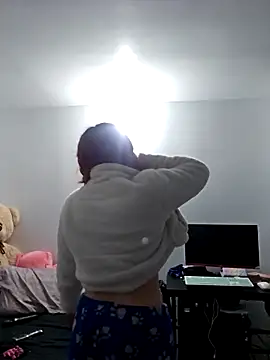 Snapshot of lunnaa_ chatting on November 30, 12:58 am lunnaa online show from November 30, 12:58 am