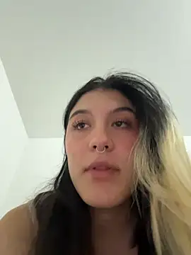 Snapshot of Sweetlolita chatting on December 18, 6:08 am Sweetlolita online show from December 18, 6:08 am