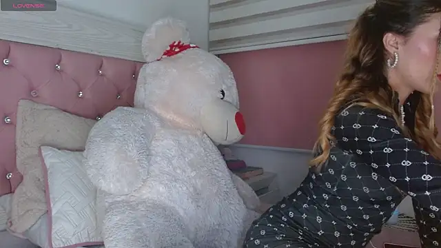 Snapshot of Ayleen_m chatting on September 12, 6:13 am Ayleen m online show from September 12, 6:13 am