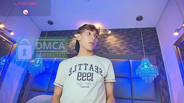 Snapshot of Twinkie_Hung chatting on September 11, 9:26 pm Twinkie Hung online show from September 11, 9:26 pm