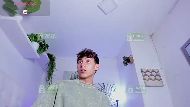 Snapshot of Twinkie_Hung chatting on November 19, 9:26 pm Twinkie Hung online show from November 19, 9:26 pm