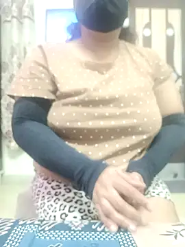 Snapshot of Bhabhiji1 chatting on February 9, 7:29 pm Bhabhiji1 online show from February 9, 7:29 pm