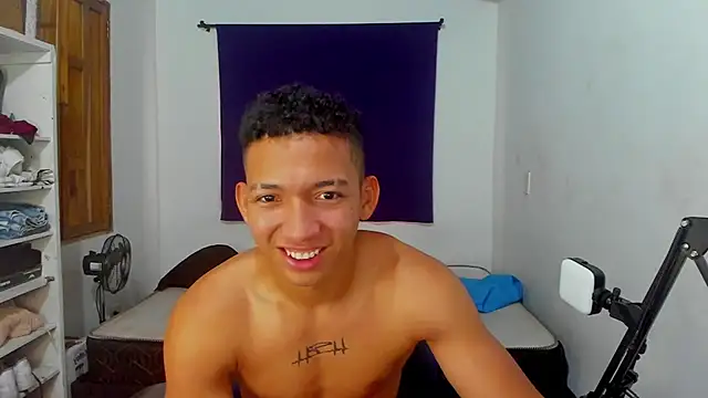 Snapshot of JuanchiT66 chatting on October 2, 6:04 pm JuanchiT66 online show from October 2, 6:04 pm