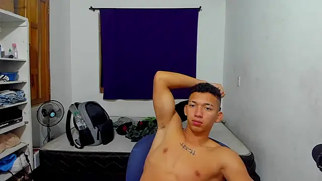 Snapshot of JuanchiT66 chatting on October 15, 6:24 am JuanchiT66 online show from October 15, 6:24 am