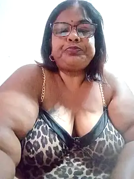 Snapshot of mileesha chatting on February 12, 6:19 pm mileesha online show from February 12, 6:19 pm