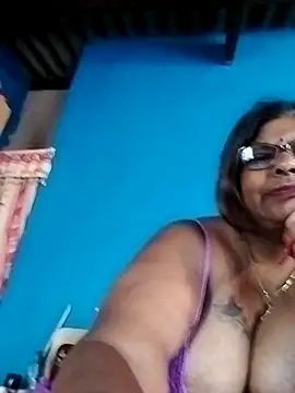 Snapshot of mileesha chatting on October 30, 7:43 am mileesha online show from October 30, 7:43 am