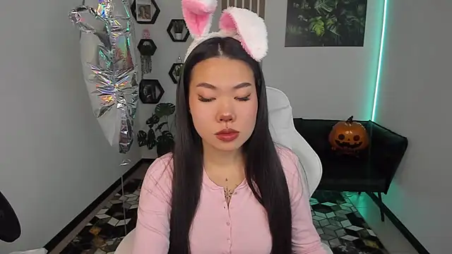 LunaPurrr online show from October 28, 11:40 pm