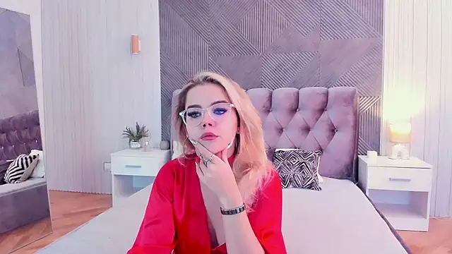 Snapshot of PrincessSlay chatting on September 12, 5:18 am PrincessSlay online show from September 12, 5:18 am