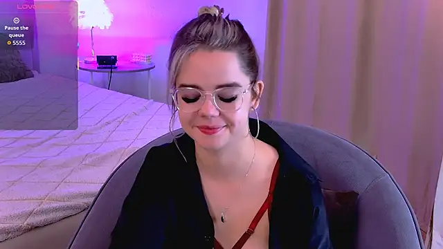 Snapshot of PrincessSlay chatting on October 1, 5:35 am PrincessSlay online show from October 1, 5:35 am