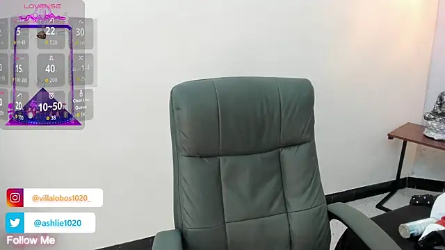 Snapshot of MiaVillalobos chatting on October 22, 11:43 am MiaVillalobos online show from October 22, 11:43 am