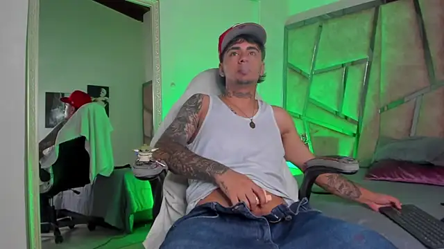 Snapshot of JamesDeker chatting on September 11, 8:09 pm JamesDeker online show from September 11, 8:09 pm