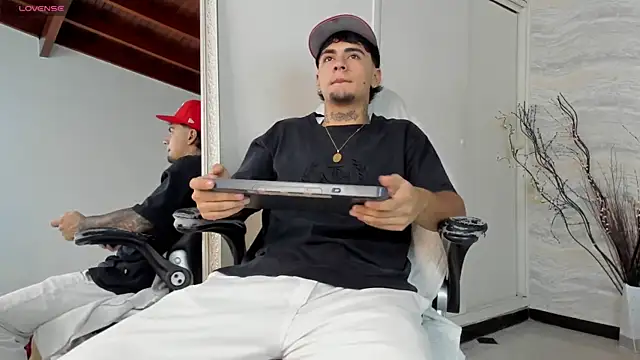 Snapshot of JamesDeker chatting on September 19, 7:47 pm JamesDeker online show from September 19, 7:47 pm