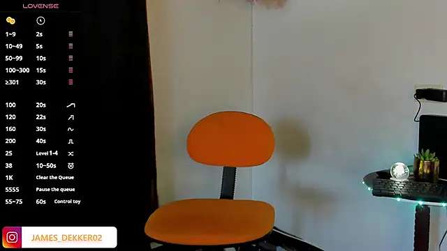 Snapshot of JamesDeker chatting on November 10, 7:57 pm JamesDeker online show from November 10, 7:57 pm