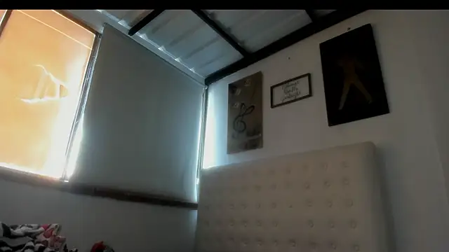 Snapshot of Roxannelorence_ chatting on October 14, 1:45 pm Roxannelorence online show from October 14, 1:45 pm