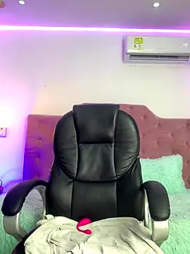 Snapshot of Velveet_x chatting on November 1, 12:18 pm Velveet x online show from November 1, 12:18 pm