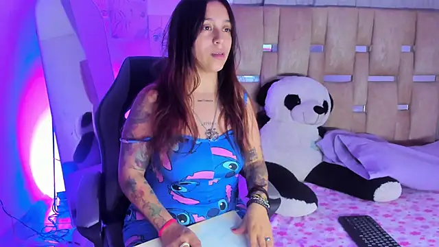 Snapshot of JulianaCarter chatting on October 16, 7:59 pm JulianaCarter online show from October 16, 7:59 pm