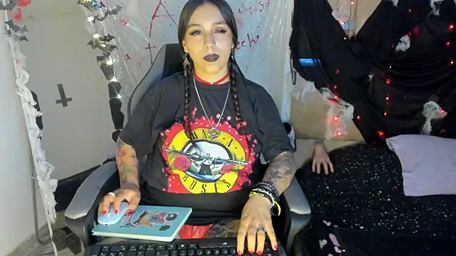 Snapshot of JulianaCarter chatting on October 20, 7:14 pm JulianaCarter online show from October 20, 7:14 pm