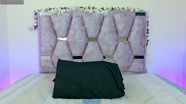 lana and liam  online show from February 11, 10:09 am