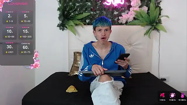 Snapshot of iam_lukas__ chatting on October 5, 1:26 am iam lukas online show from October 5, 1:26 am