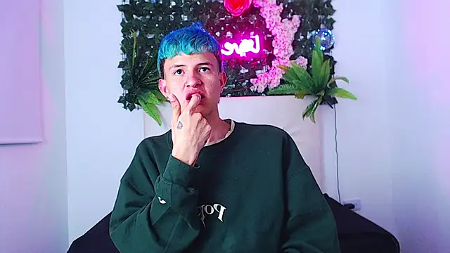 Snapshot of iam_lukas__ chatting on October 10, 3:27 am iam lukas online show from October 10, 3:27 am