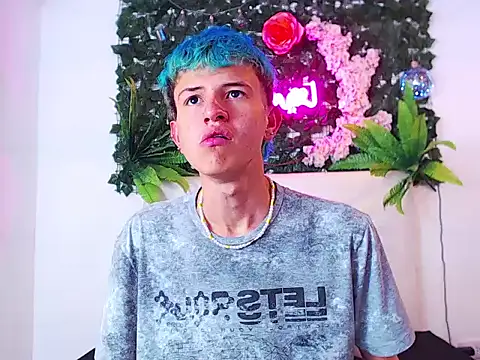 Snapshot of iam_lukas__ chatting on October 12, 4:11 am iam lukas online show from October 12, 4:11 am