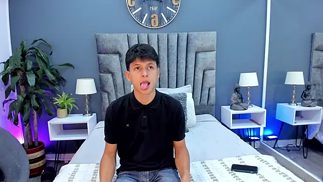 stephane rouss online show from October 24, 7:43 pm