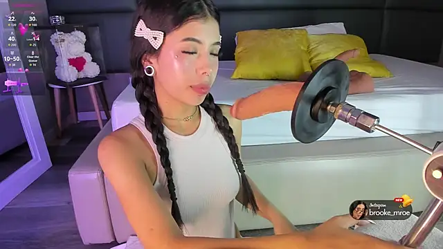 Snapshot of Brooke_monroe chatting on October 16, 4:30 pm Brooke monroe online show from October 16, 4:30 pm