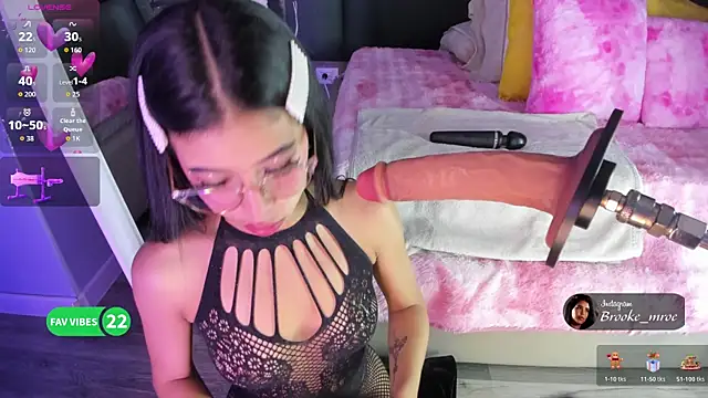 Snapshot of Brooke_monroe chatting on December 2, 4:35 pm Brooke monroe online show from December 2, 4:35 pm