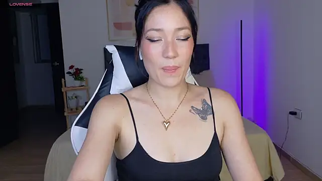 Snapshot of Eliih_01 chatting on October 21, 3:18 am Eliih 01 online show from October 21, 3:18 am