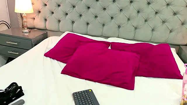 Snapshot of ScarlethCruz chatting on October 18, 7:58 pm ScarlethCruz online show from October 18, 7:58 pm