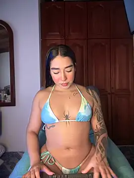 Snapshot of KaditaNavarro chatting on November 8, 4:07 pm KaditaNavarro online show from November 8, 4:07 pm