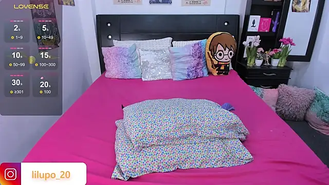 lilylunapotter online show from April 17, 3:42 am