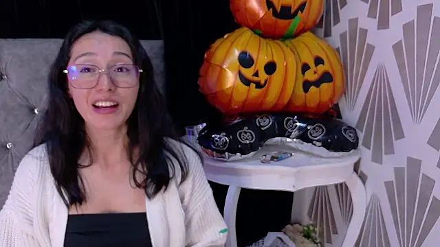 Snapshot of Ginevra_esposito chatting on October 31, 1:06 am Ginevra esposito online show from October 31, 1:06 am