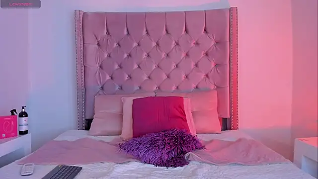 Snapshot of Diamond_Piarce chatting on September 15, 3:17 am Diamond Piarce online show from September 15, 3:17 am