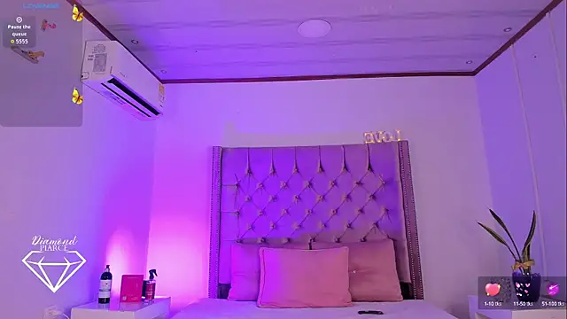 Snapshot of Diamond_Piarce chatting on September 28, 3:45 am Diamond Piarce online show from September 28, 3:45 am