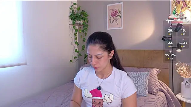 Snapshot of sarah_rayy chatting on December 15, 9:08 pm sarah rayy online show from December 15, 9:08 pm