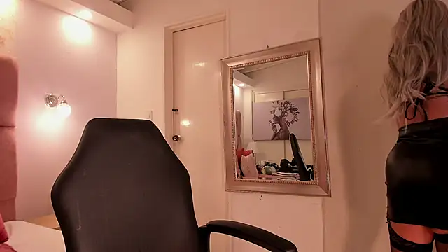 aishathornee online show from November 7, 9:37 pm