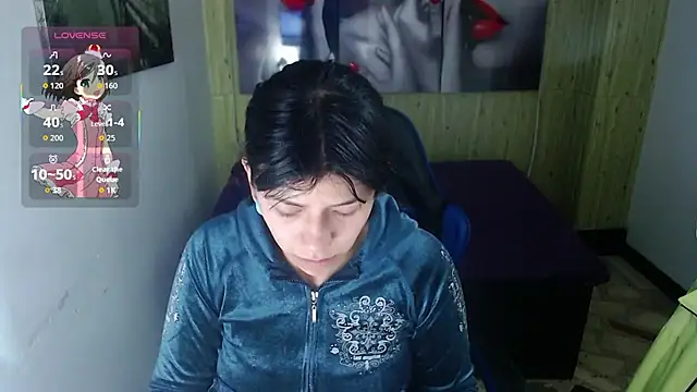 Snapshot of Raven_Rouge_ chatting on October 10, 4:33 am Raven Rouge online show from October 10, 4:33 am