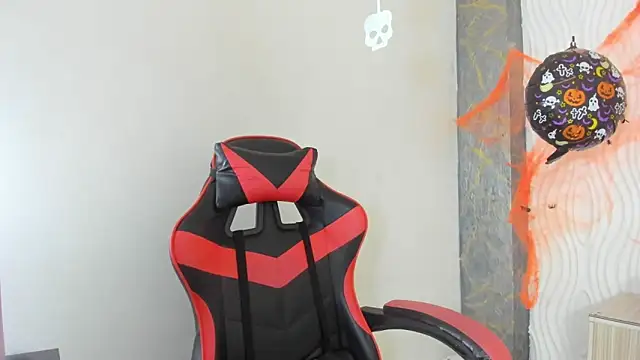 Snapshot of Raven_Rouge_ chatting on October 30, 5:20 am Raven Rouge online show from October 30, 5:20 am