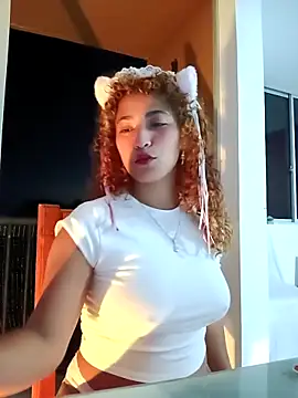 Vikyvoyeur online show from September 28, 12:05 am