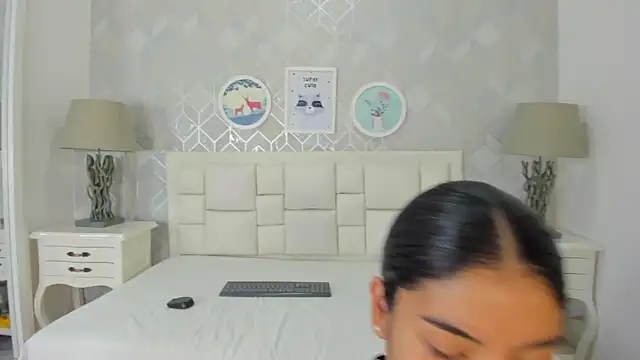 naia cox online show from April 11, 3:44 am