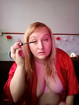 Snapshot of XHelenaX90 chatting on February 27, 6:18 am XHelenaX90 online show from February 27, 6:18 am