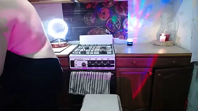 Snapshot of XHelenaX90 chatting on March 10, 4:57 pm XHelenaX90 online show from March 10, 4:57 pm